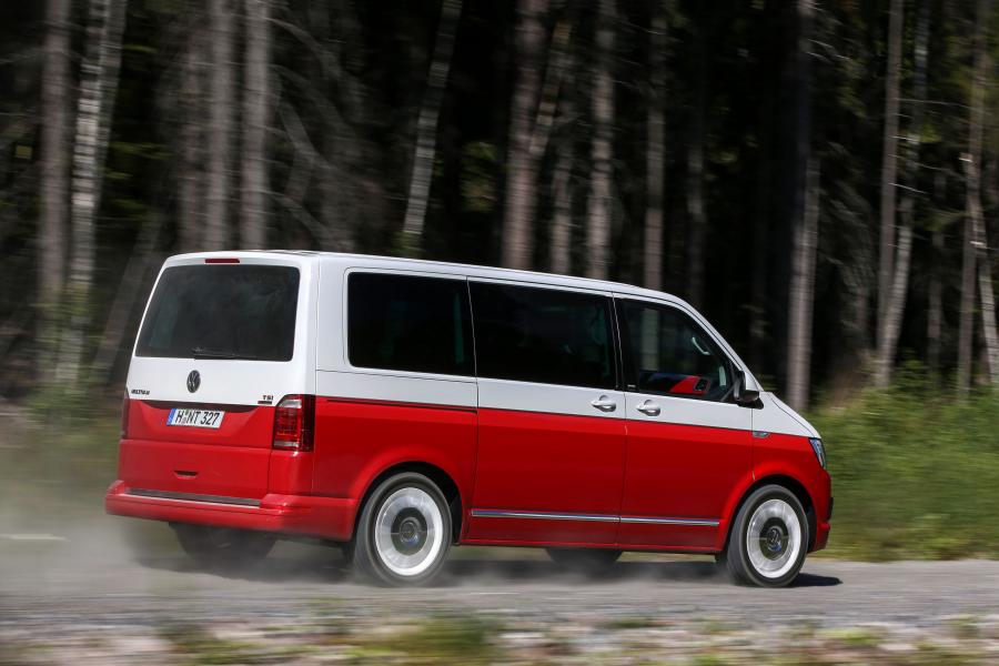  Volkswagen Multivan Generation Six 2015 года  (фото 22 из 31)